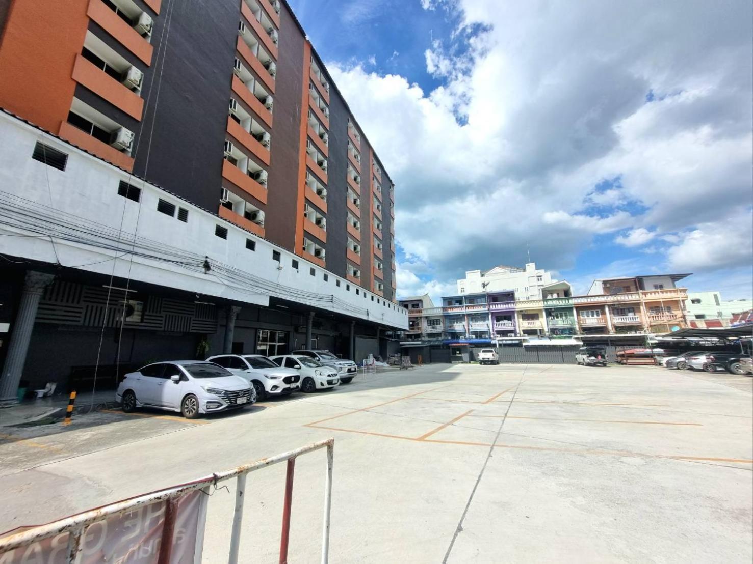 Hotel The Grand Day Night Pattaya Exterior foto
