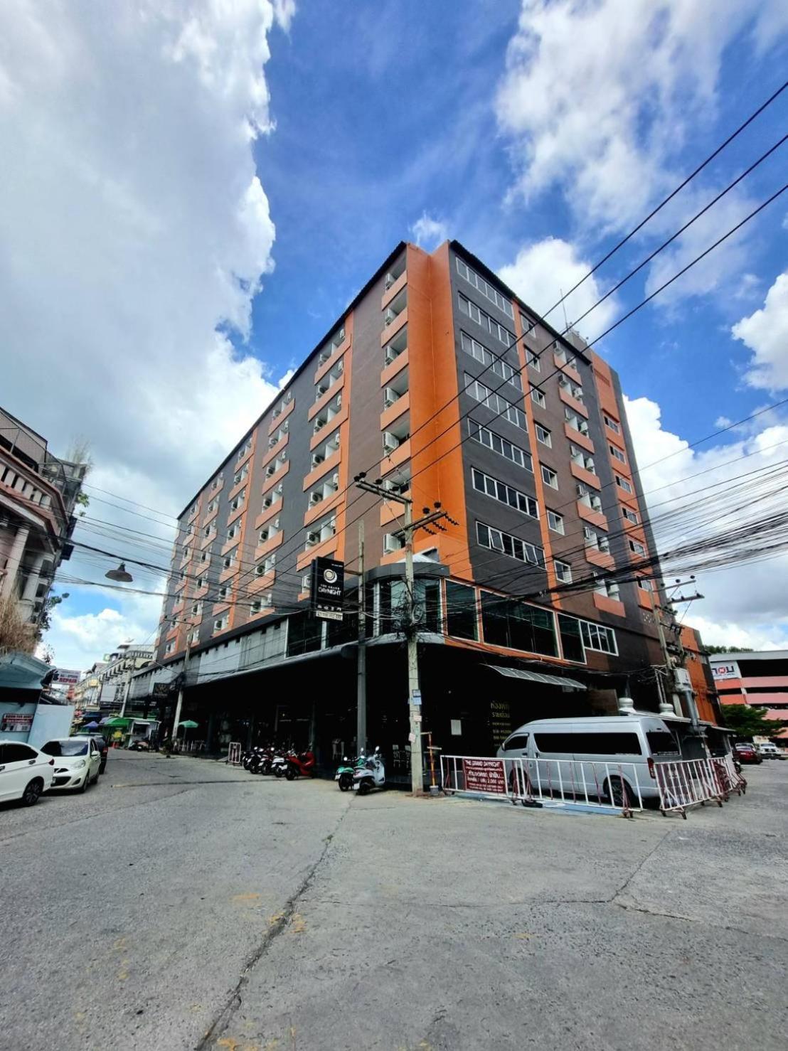 Hotel The Grand Day Night Pattaya Exterior foto
