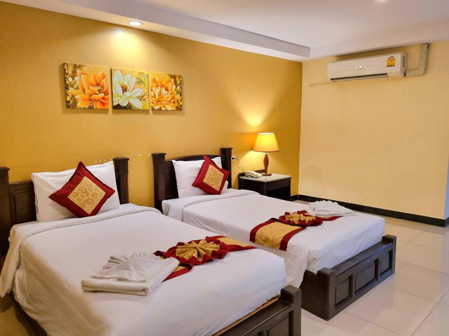 Hotel The Grand Day Night Pattaya Exterior foto