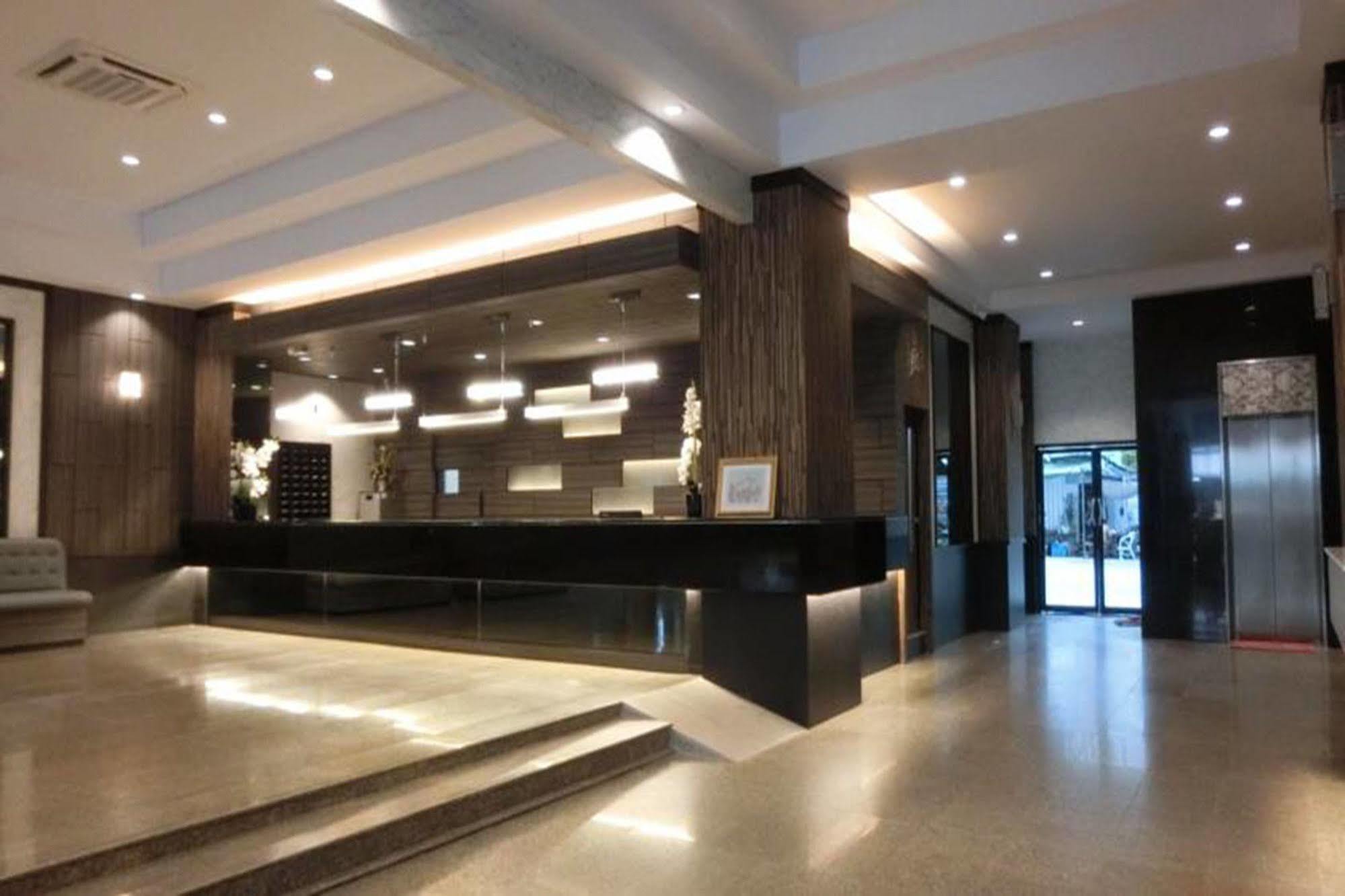 Hotel The Grand Day Night Pattaya Exterior foto