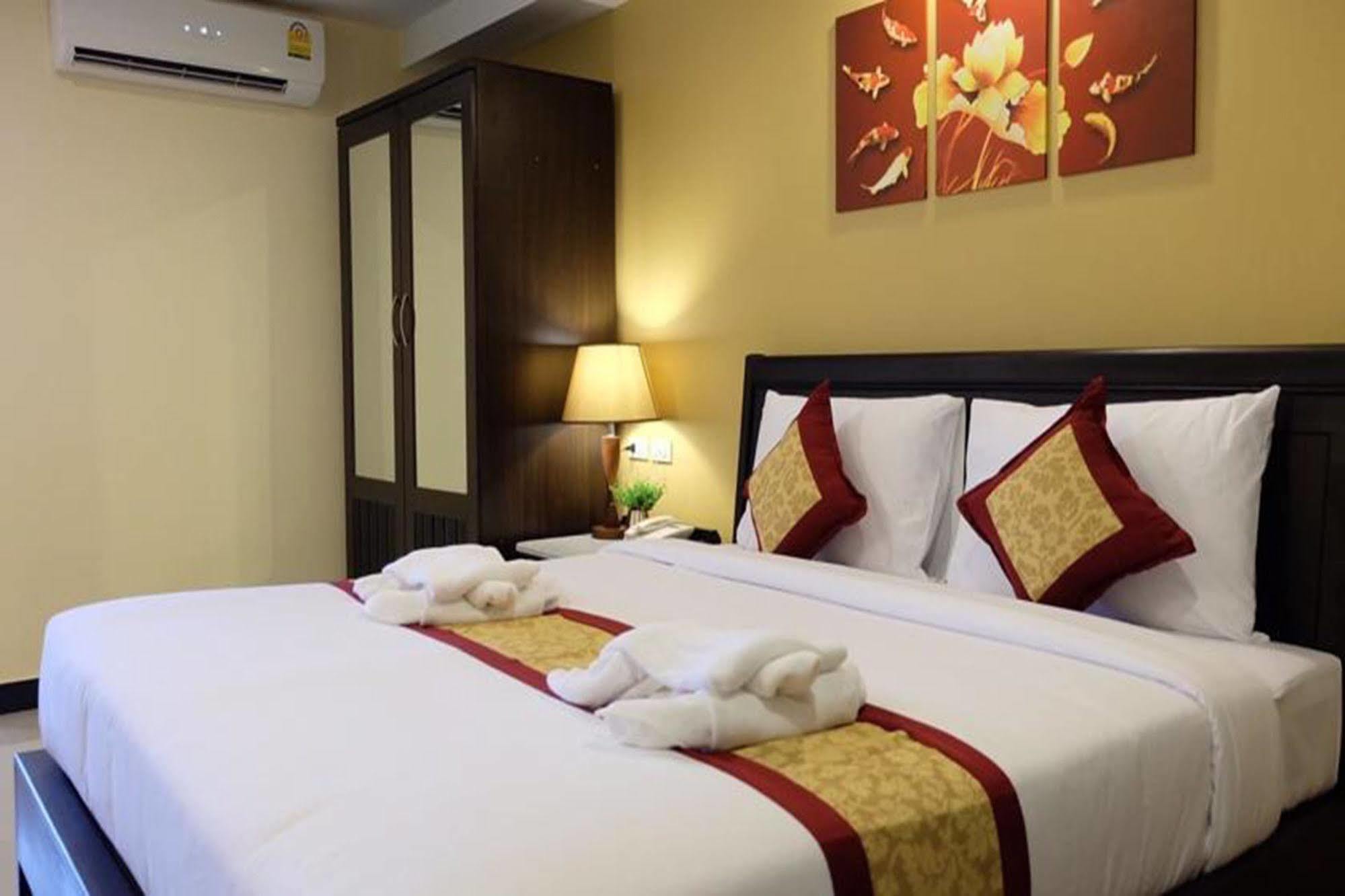 Hotel The Grand Day Night Pattaya Exterior foto